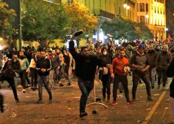 “بوليس” الدار البيضاء يشهر السلاح لتوقيف محسوبين على إلتراس
