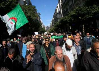 الشرطة الجزائرية تفرق تظاهرة قبيل مسيرة الحراك الأسبوعية