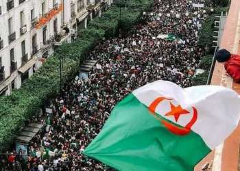 الحراك الشعبي في الجزائر يعد بمواصلة التظاهرات