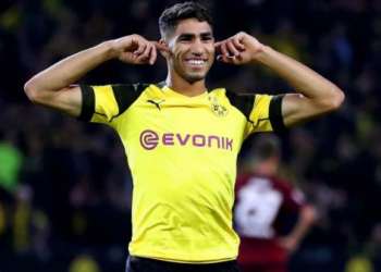 أشرف حكيمي يتوج بجائزة أفضل لاعب إفريقي شاب في2019
