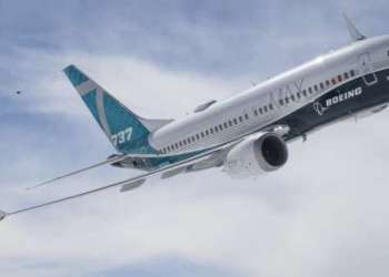 بوينغ: طائرات 737 ماكس لن تعاود التحليق قبل منتصف 2020