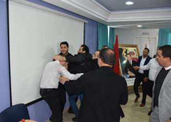 بعد تبادل اللكمات والسب ..جماعة المضيق تنتخب رئيسا جديدا