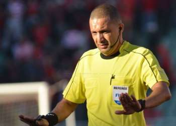 الحكم المغربي رضوان جيد يدير مباراة الزمالك المصري والترجي التونسي