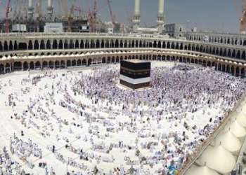 ربورطاج: المعتمرون يواجهون شبح فيروس كورونا بالتوكل على الله