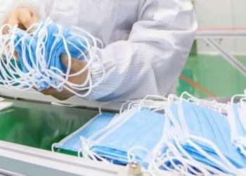 ضبط بريطاني حاول تهريب 16 ألف كمامة طبية بمطار أكادير