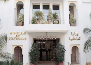 الداخلية تقرر  إغلاق المقاهي والمطاعم والحمامات ومرافق اخرى