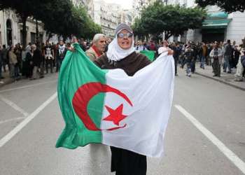 4 سنوات سجنا نافذا لمتظاهرين جزائريين أصابا شرطيا بجروح