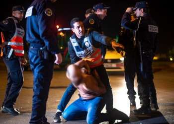 إيقاف شخصين حرضا على خرق حالة الطوارئ