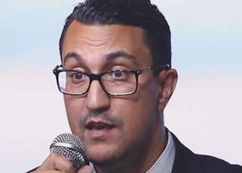 برلماني فرنسي من أصل مغربي يلجأ للقضاء بشأن تصريحات “تمييزية” ضد الأفارقة