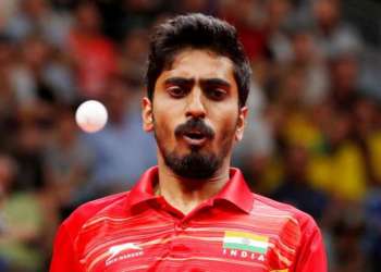 في ظل إجراءات العزل التام.. لاعب تنس الطاولة الهندي ساثيان يتدرب مع روبوت