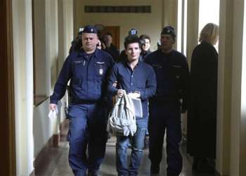 مقرصن “فوتبول ليكس” من السجن إلى الإقامة الجبرية