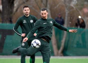 العملاق إبراهيموفيتش يثير الجدل مجدداً