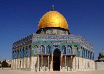 المسجد الأقصى يستقبل المصلين مجددا بعد غياب دام تسعة أسابيع