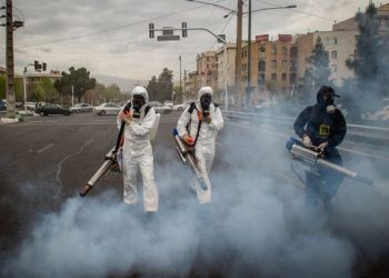 منظمة الصحة العالمية: رش المطهرات في الشوارع لا يقضي على “كورونا” وينطوي على مخاطر صحية