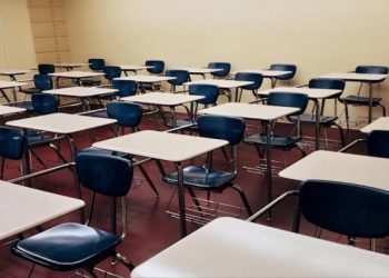 فرنسا تغلق المدارس من جديد  بسبب ظهور كورونا وسط التلاميذ
