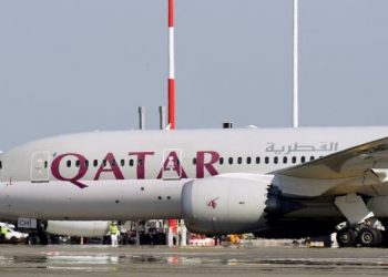 الخطوط الجوية القطرية تلزم مسافريها ارتداء الكمامة الطبية ابتداء من رحلات يوم الإثنين المقبل
