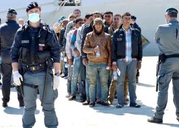 التدفق الهائل للمهاجرين الجزائريين غير الشرعيين على الساحل الإسباني ” يسبب مشاكل إنسانية ويثير مخاوف أمنية خطيرة “