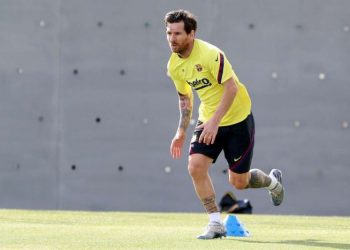 ميسي: التوقف قد يساعد برشلونة للتتويج بدوري أبطال أوروبا
