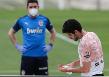 “شبح كورونا” يهدد الدوري الإسباني مجدداً
