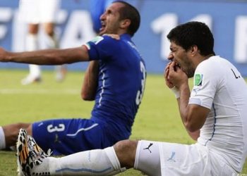 كيليني يمتدح “عضة” سواريز له في كأس العالم بالبرازيل 2014