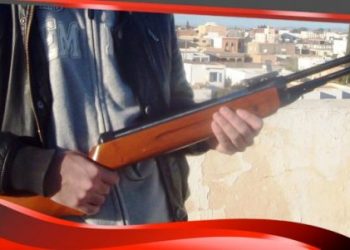 الدار البيضاء : توقيف شخص ظهر في مقطع فيديو شاهرا بندقية صيد بالشارع العام