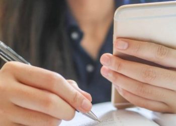توقيف 14 شخصا يشتبه تورطهم في ترويج معدات إلكترونية تستعمل للغش في الامتحانات المدرسية
