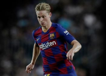 دي يونغ لاعب وسط برشلونة يغيب عن الملاعب للإصابة