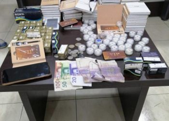 أكادير.. ايقاف شخص بتهمة حيازة أجهزة إلكترونية تستخدم للغش في الامتحانات