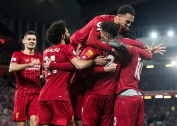 أندية الدوري الإنجليزي تحقق إيرادات قياسية لكنها تواجه تداعيات فيروس كورونا