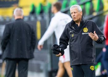 دورتموند يؤكد بقاء مدربه فافر في الموسم المقبل