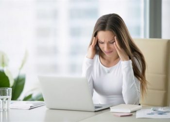 طرق طبيعية لعلاج الصداع الكلي والصداع النصفي
