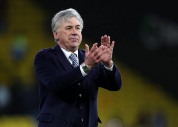 أنشيلوتي ولاعبو إيفرتون وافقوا على تأخير الرواتب