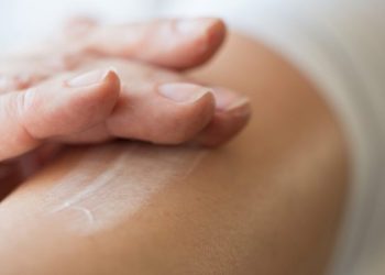 كم مرة نحتاج ترطيب كل منطقة في الجسم في اليوم ؟