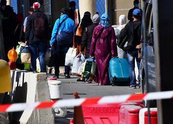 مسافرون  عائدون الى الوطن  يعبرون  عن جميل الشكر والامتنان لجلالة الملك