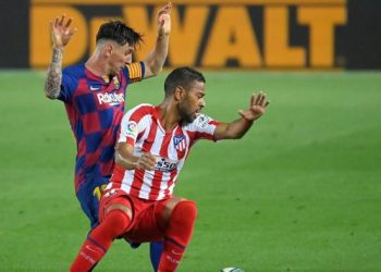 برشلونة يواصل نزيف النقاط بالتعادل مع أتلتيكو مدريد