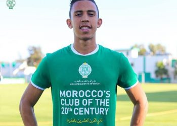 الرجاء الرياضي يطرح قميصا يحمل شعار “نادي القرن الـ20 بالمغرب”