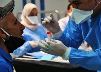 إجراء تحاليل كورونا للعاملين بقطاع الصيد بميناء طنجة