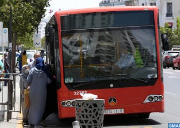 الدار البيضاء.. فتح تحقيق داخلي بخصوص مدى احترام إجراء التباعد الاجتماعي داخل إحدى الحافلات