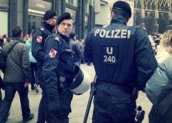 شرطة فيينا تغر م رجلا 500 يورو لإطلاقه ريحا بقرب عناصرها