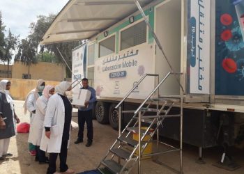 بولمان …مختبر متنقل يجري تحليلات كوفيد- 19 للتجار والسائقين والحرفيين وغيرهم