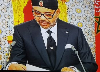 جلالة الملك يدعو لمواصلة التعبئة واليقظة والتضامن والالتزام بالتدابير الصحية