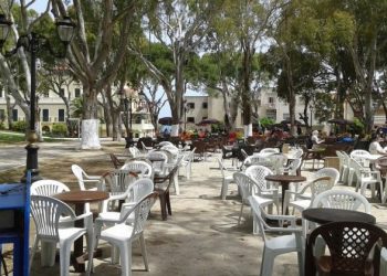 طنجة : السلطات تأمر المقاهي بالإغلاق على الساعة الثامنة