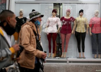 علامة تجارية تُلمح أن ملابسها مضادة للفيروس والسلطات تغرّمها