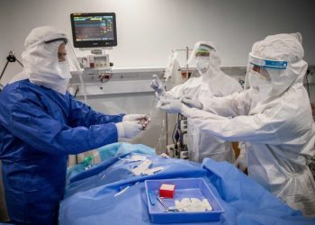 نتائج “صادمة” كشف عنها تشريح أجساد متوفين بفيروس كورونا