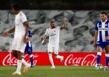 ريال مدريد يهزم ألافيس ويقترب خطوة من التتويج بلقب “الليغا”