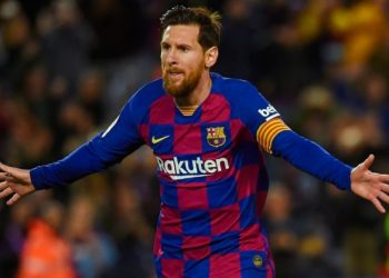ميسي يوقف مفاوضات التجديد مع برشلونة ويرفض الاتهامات