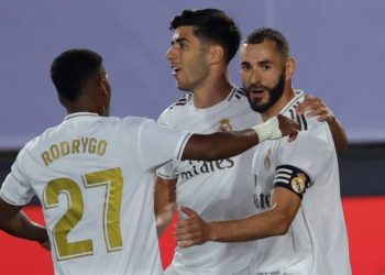 ريال مدريد يهزم ألافيس ويقترب خطوة من التتويج بلقب “الليغا”