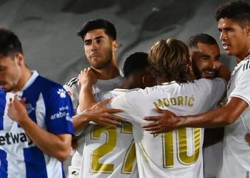 ريال مدريد يهزم ألافيس ويقترب خطوة من التتويج بلقب “الليغا”