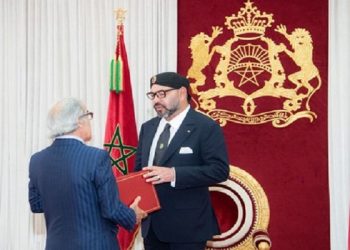 جلالة الملك يستقبل والي بنك المغرب