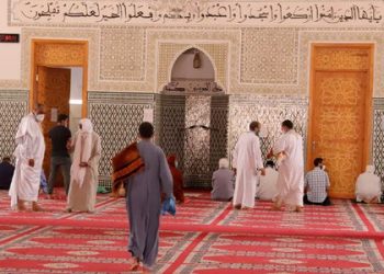 إعادة فتح المساجد .. لحظة وجدانية قوية للمصلين المغاربة واحترام تام لمختلف التدابير الوقائية
